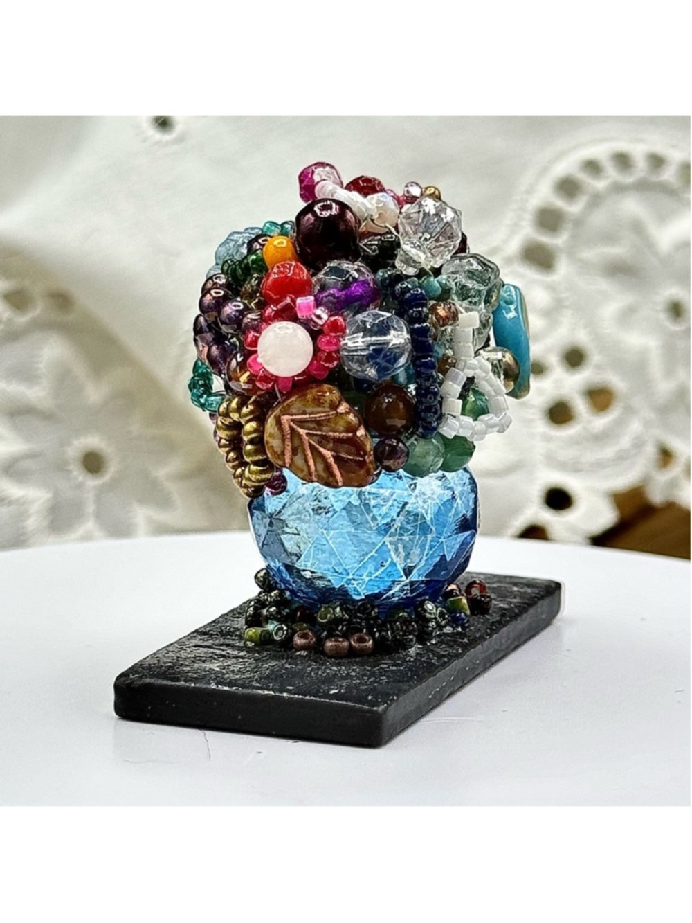 Unique Handmade “Crystal Pot” of Beaded Flowers. - Picture 4 of 7